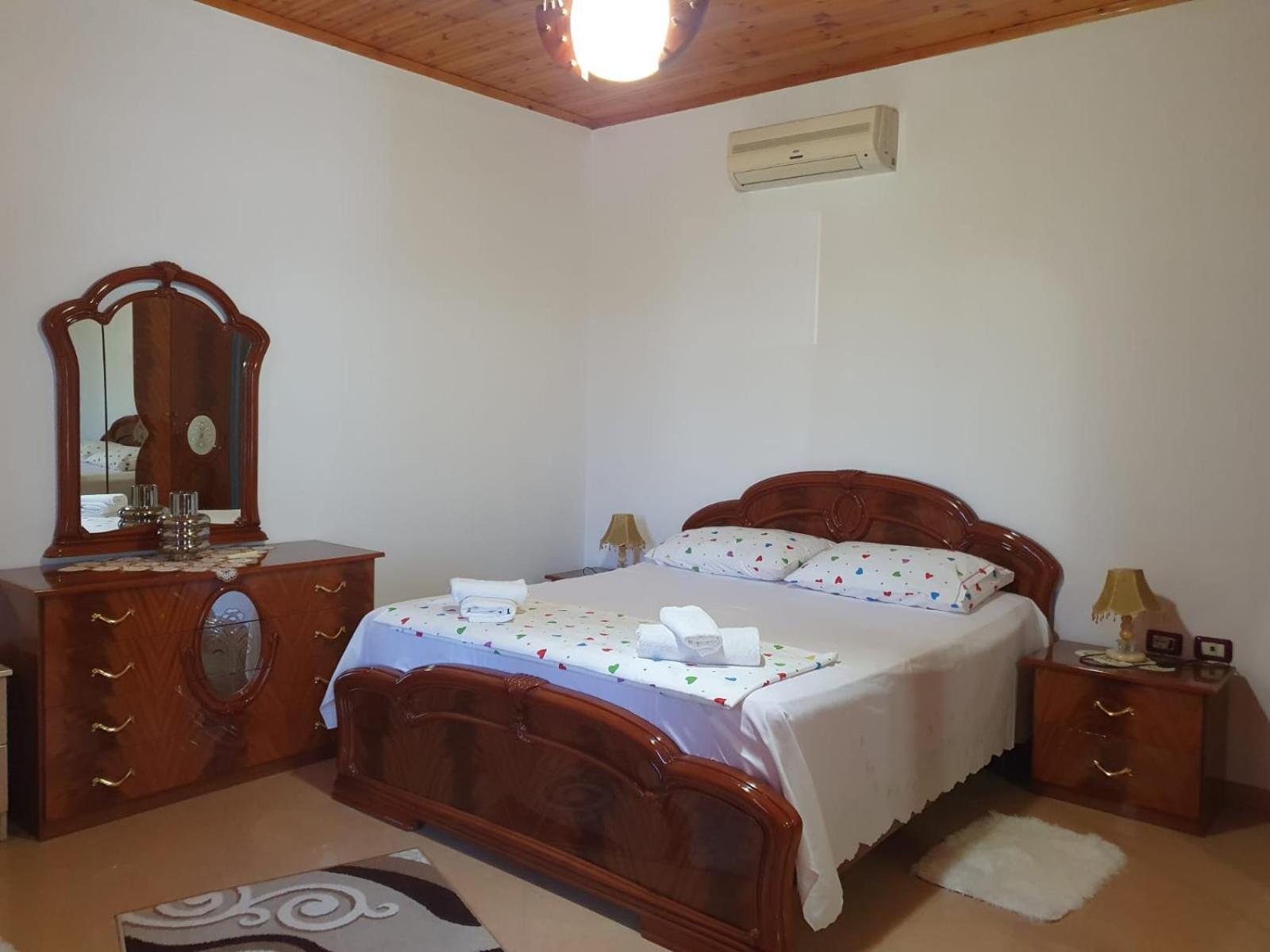 Sara Guesthouse Berat Exterior foto