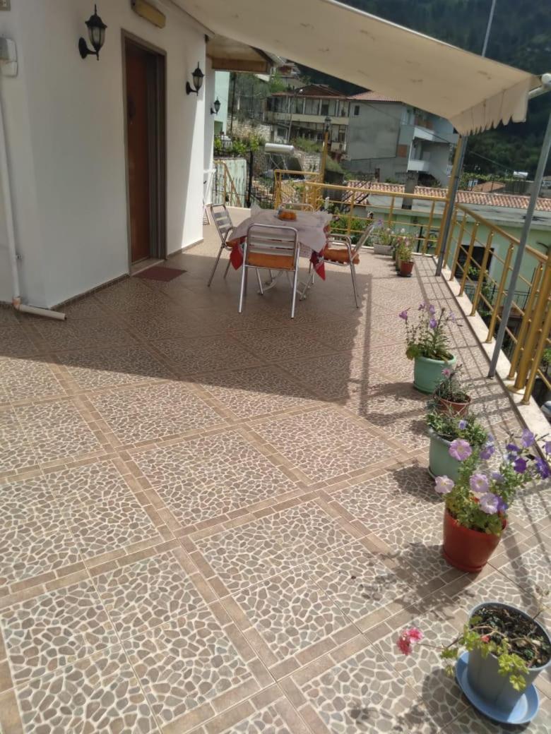Sara Guesthouse Berat Exterior foto